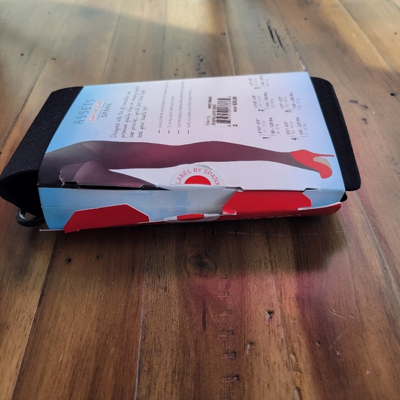 NEW Spanx Red Hot Tummy-Toning Tights Size 2 Black - Picture 3 of 4